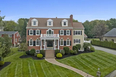 2 Hampton Ct, Lynnfield, MA 01940