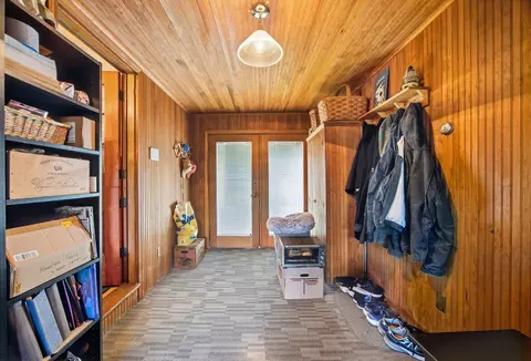 Entry Way - 25 Saint Anthony St, Chicopee, MA 01013 photo 1 of 1