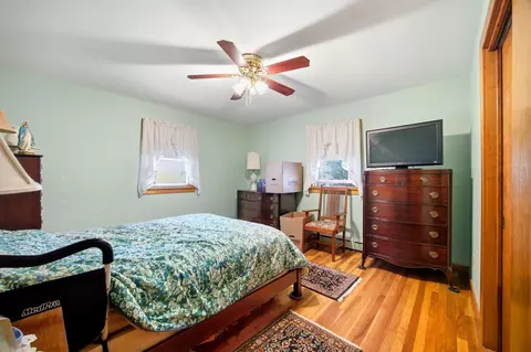 Bedroom - 25 Saint Anthony St, Chicopee, MA 01013 photo 4 of 10