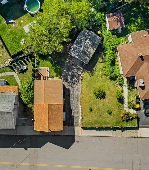 View/Area - 2113 Pleasant St, Fall River, MA 02723 photo 4 of 5