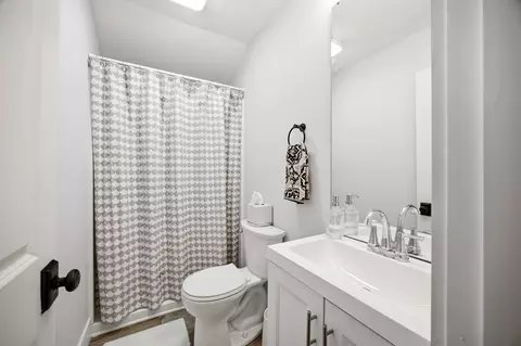 Bath - 43-45 Dexter St, Springfield, MA 01105 photo 1 of 3