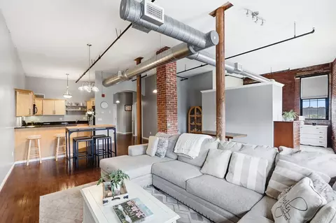 Living - 82-88 Winter St #2B, Worcester, MA 01604 photo 2 of 3