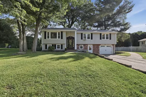 15 Hancock St, Milford, MA 01757
