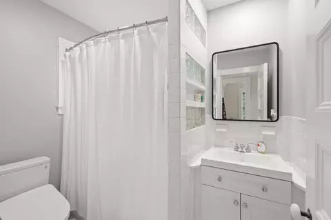 Bath - 7 Bisson St, Beverly, MA 01915 photo 1 of 2
