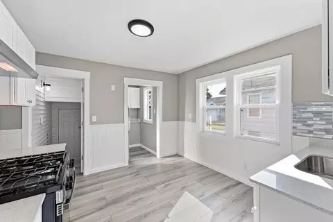 Entry Way - 195 Jasper St, Springfield, MA 01109 photo 5 of 5