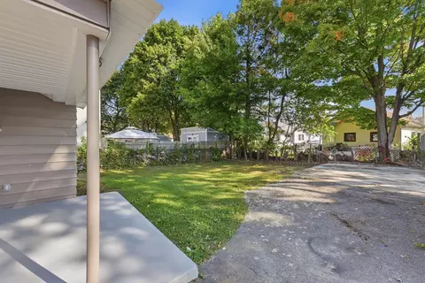 Exterior - 195 Jasper St, Springfield, MA 01109 photo 3 of 4