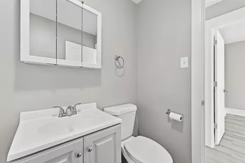 Bath - 195 Jasper St, Springfield, MA 01109 photo 3 of 3