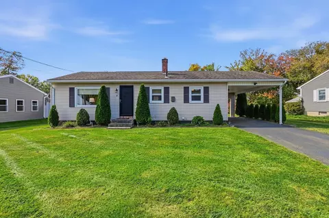 9 Brook St, South Hadley, MA 01075
