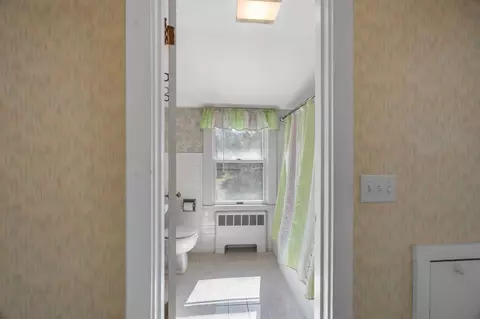 Bath - 2 Shell Ln, Orleans, MA 02653 photo 2 of 3