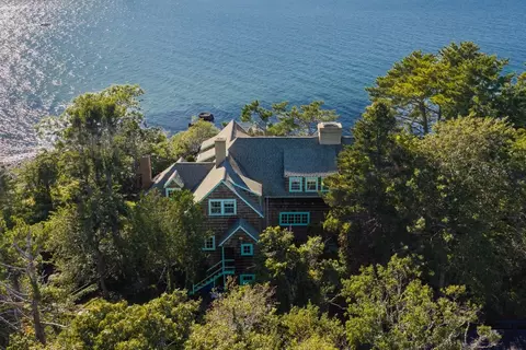 46 Gardiner Rd, Falmouth, MA 02450