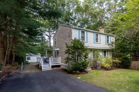 11 Lantern Ln, Plymouth, MA 02360