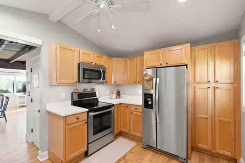 Kitchen - 11 Marsh Ave, Beverly, MA 01915 photo 4 of 5