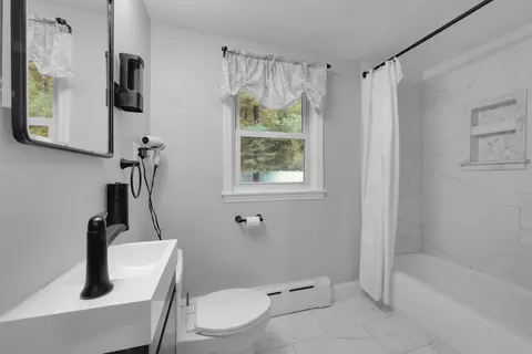 Bath - 30 W Sutton Rd, Sutton, MA 01590 photo 1 of 2
