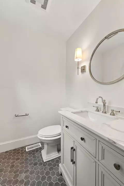 Bath - 11 Kenneth Rd, Marblehead, MA 01945 photo 1 of 5
