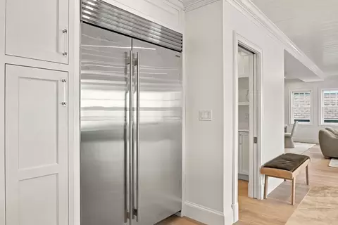 Entry Way - 11 Kenneth Rd, Marblehead, MA 01945 photo 3 of 5