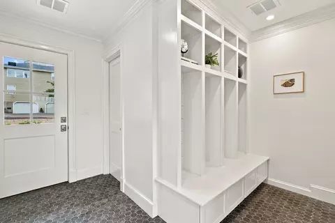 Entry Way - 11 Kenneth Rd, Marblehead, MA 01945 photo 4 of 5