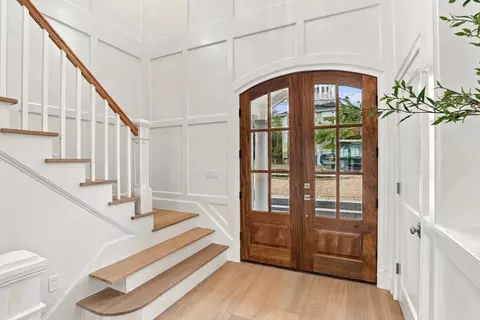 Entry Way - 11 Kenneth Rd, Marblehead, MA 01945 photo 1 of 5