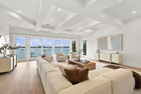 Living - 11 Kenneth Rd, Marblehead, MA 01945 photo 2 of 2