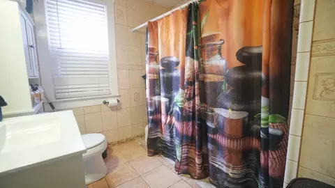 Bath - 76-78 Silver St, Springfield, MA 01107 photo 2 of 4