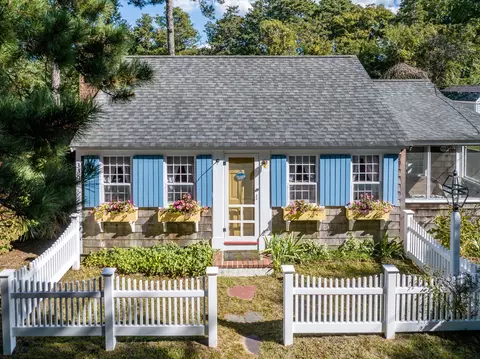 335 Lower County Rd, Dennis, MA 02639