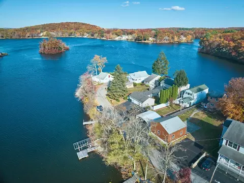 36 Hayward Ln, Millbury, MA 01527