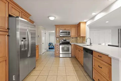 Kitchen - 6 Longworth Rd, Worcester, MA 01602 photo 2 of 4