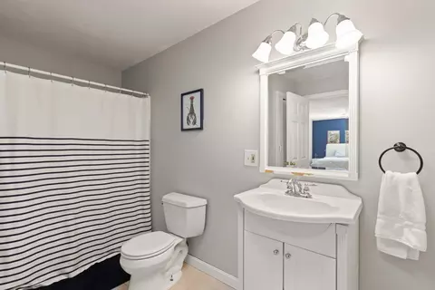 Bath - 6 Longworth Rd, Worcester, MA 01602 photo 1 of 3