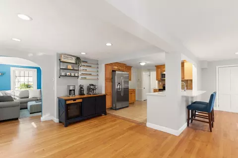 Entry Way - 6 Longworth Rd, Worcester, MA 01602 photo 3 of 4