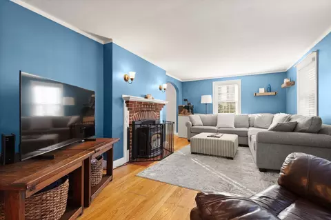 Living - 6 Longworth Rd, Worcester, MA 01602 photo 1 of 4