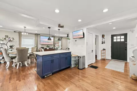 Entry Way - 45 Sidney Ave, Lynn, MA 01902 photo 3 of 3