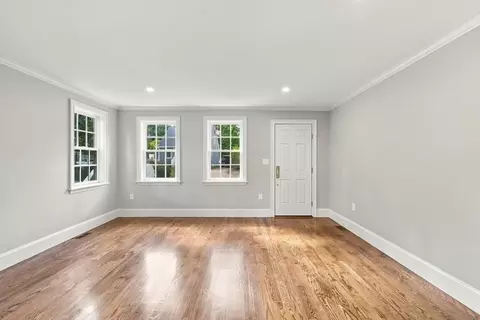 Living - 160 Hersey St, Hingham, MA 02043 photo 5 of 7