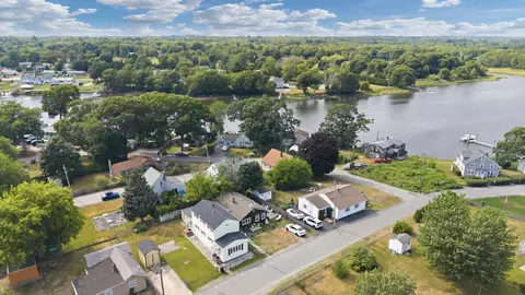 57 Peach St, Swansea, MA 02777