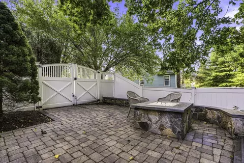 Exterior - 8 Hearthridge Dr, Canton, MA 02021 photo 3 of 10