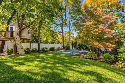 Exterior - 8 Hearthridge Dr, Canton, MA 02021 photo 9 of 10