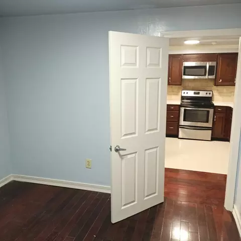 Bedroom - 11 Hulbert Rd # B, Worcester, MA 01603 photo 1 of 4