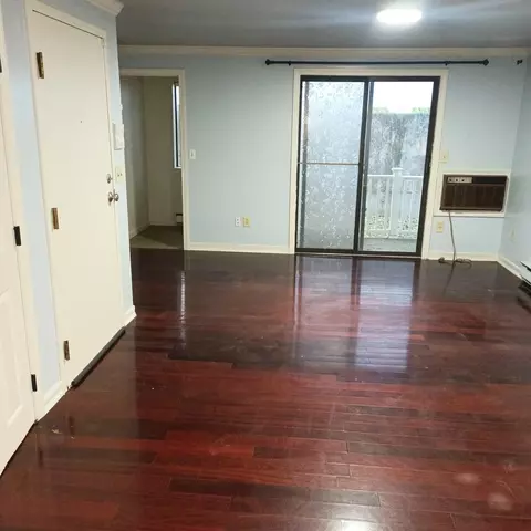 Living - 11 Hulbert Rd # B, Worcester, MA 01603 photo 2 of 2