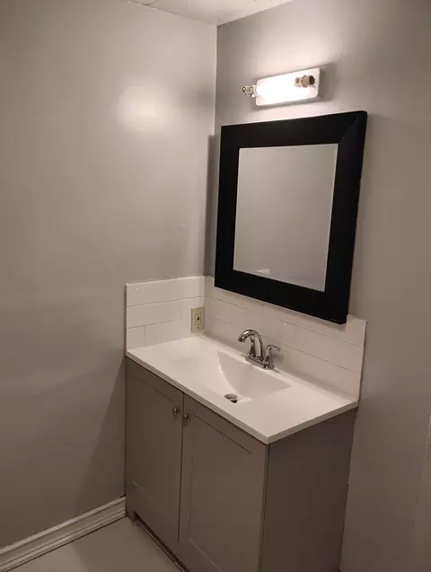 Bath - 11 Hulbert Rd # B, Worcester, MA 01603 photo 2 of 2