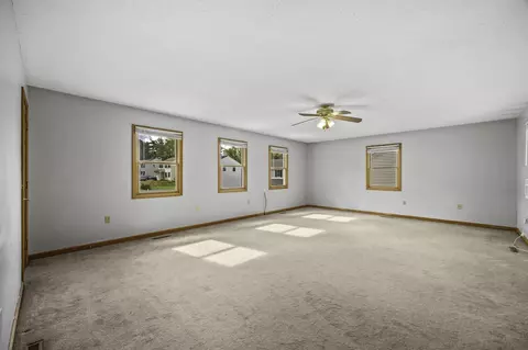 Living - 35 Lemnos Ln, Springfield, MA 01119 photo 2 of 2