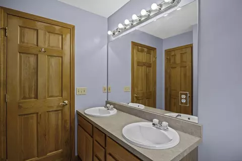 Bath - 35 Lemnos Ln, Springfield, MA 01119 photo 2 of 3