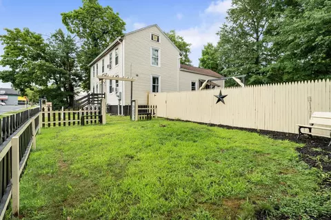 Exterior - 19 Suffolk St, Springfield, MA 01109 photo 6 of 10