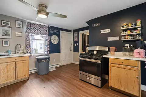 Entry Way - 19 Suffolk St, Springfield, MA 01109 photo 1 of 1