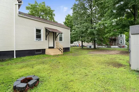 Exterior - 19 Suffolk St, Springfield, MA 01109 photo 9 of 10
