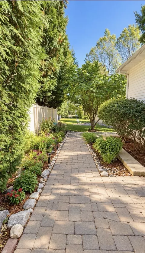 Exterior - 2 Grandview Ln, Easthampton, MA 01027 photo 6 of 12