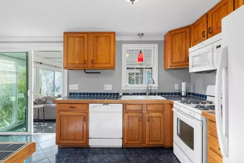 Kitchen - 70 Westwind Rd, Lowell, MA 01852 photo 5 of 5