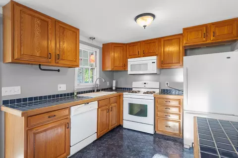 Kitchen - 70 Westwind Rd, Lowell, MA 01852 photo 4 of 5