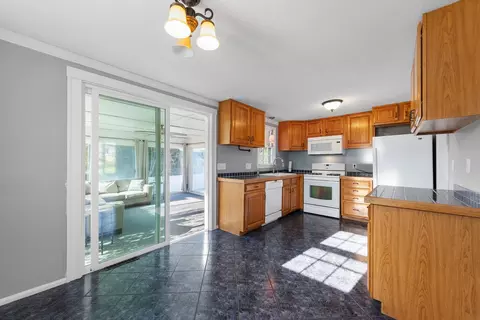 Kitchen - 70 Westwind Rd, Lowell, MA 01852 photo 2 of 5