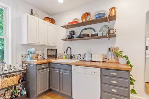 Kitchen - 401 Cabot St #4, Beverly, MA 01915 photo 5 of 7