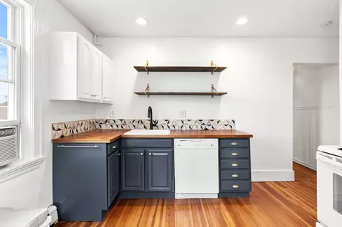 Kitchen - 401 Cabot St #4, Beverly, MA 01915 photo 4 of 7