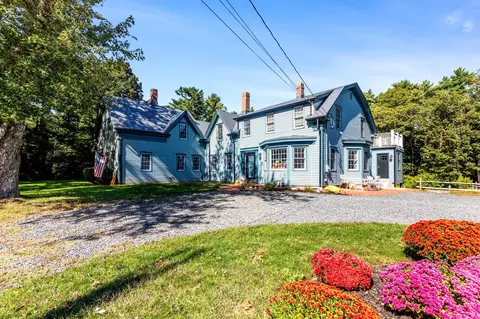 18 Lakeview St, Carver, MA 02330