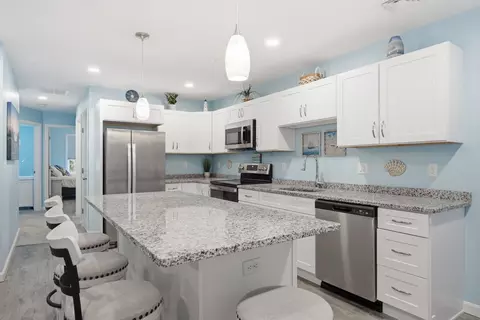 27 Ocean Walk Dr #206, Plymouth, MA 02360